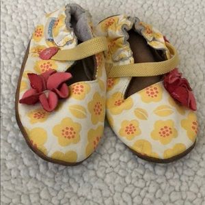 Baby girl shoes 12-18 months